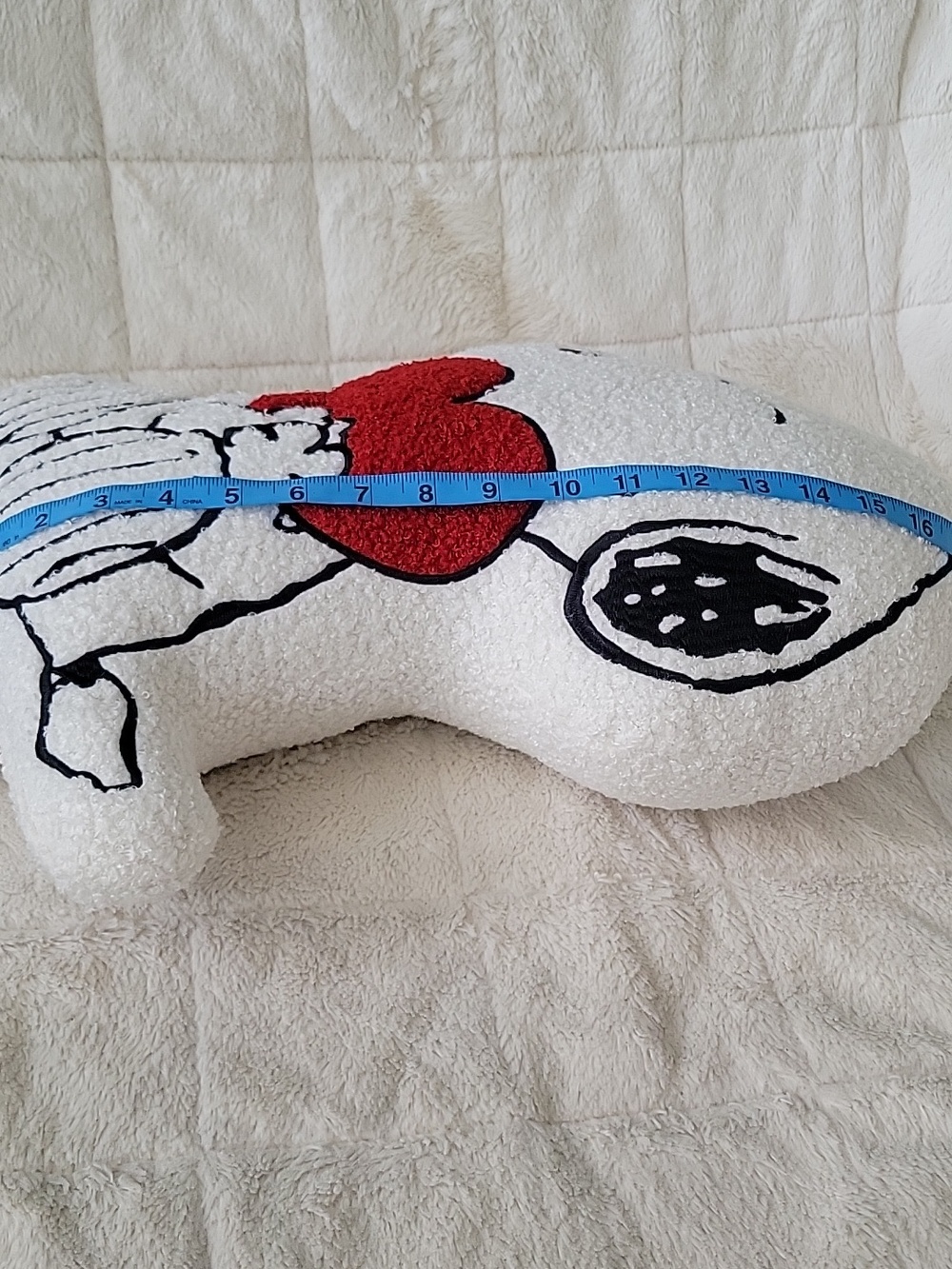 Peanuts Snoopy Decorative Pillow Hugging Heart Limided Edition - Picture 6 of 8